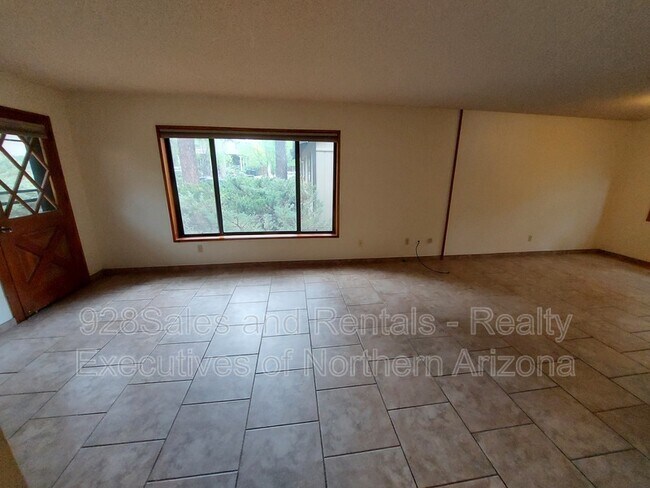 Foto del edificio - 823 W Birch Ave