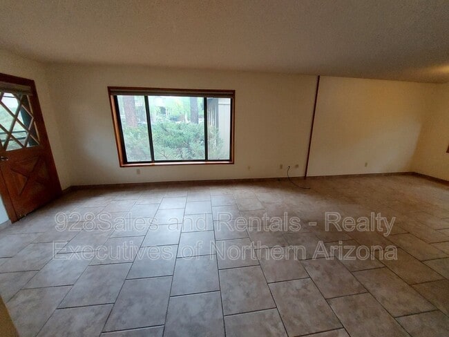 Photo - 823 W Birch Ave Townhome