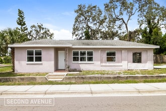 Building Photo - 712 S Highland Ave