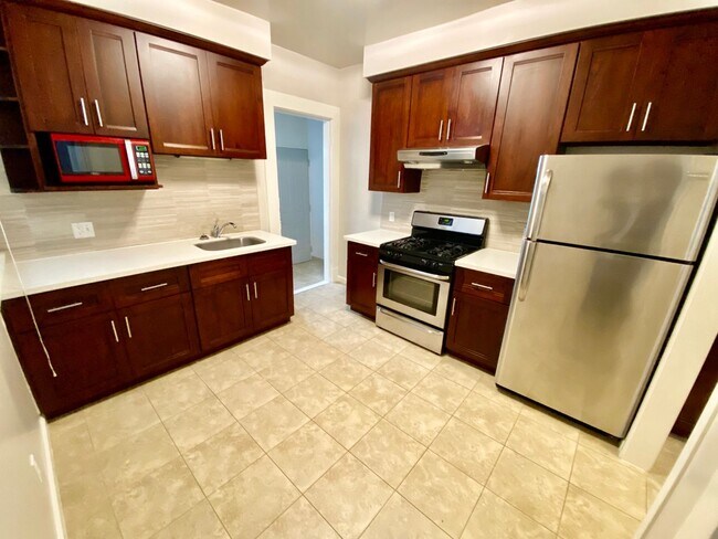 Foto del edificio - 486 1/2 Grove Street-