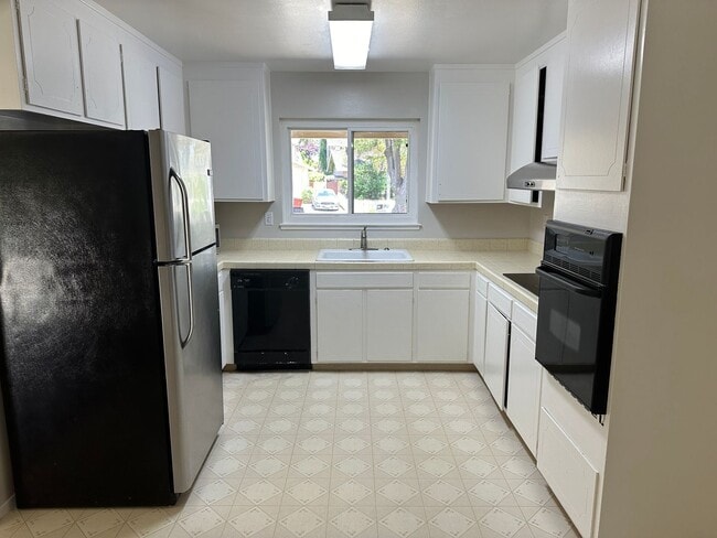 Foto del edificio - Bright 3 Bedroom 2 Bath Single Family Home...