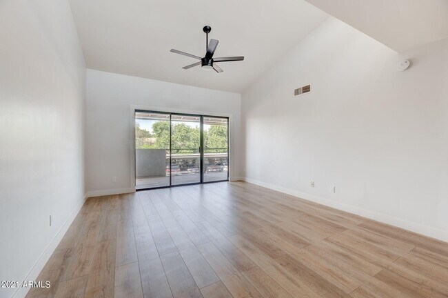 Foto del edificio - 6480 N 82nd St