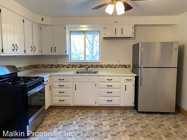 Building Photo - 3 br, 1 bath House - 3310 New England Road