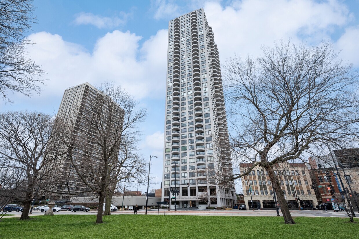 Primary Photo - 2020 N Lincoln Park W