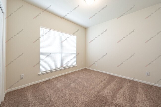 Building Photo - 742 Friar Tuck Dr