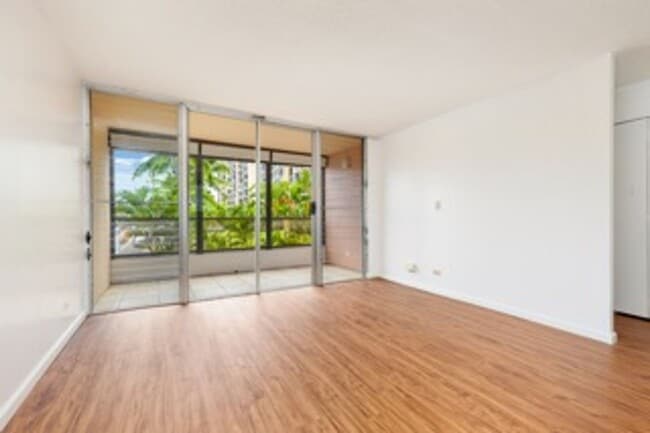 Foto del edificio - Move-In Ready Salt Lake Condo – Freshly Up...