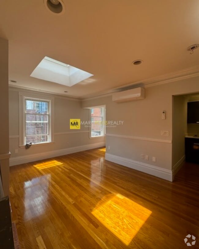 Building Photo - 256 Newbury St