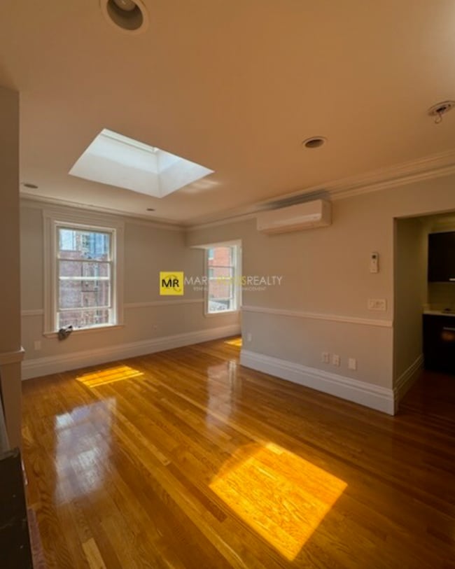 Building Photo - 256 Newbury St