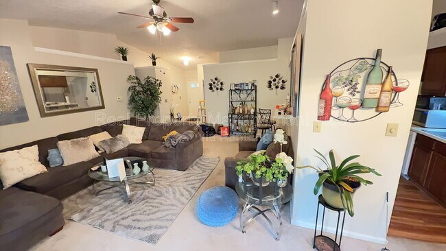 Foto del edificio - 467 Springmont Ct