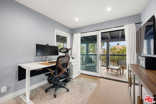 Building Photo - 637 Santa Clara Ct