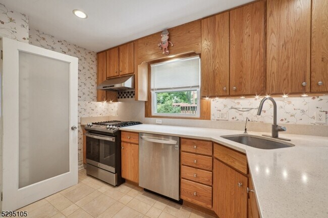 Foto del edificio - 164 Hillside Ave
