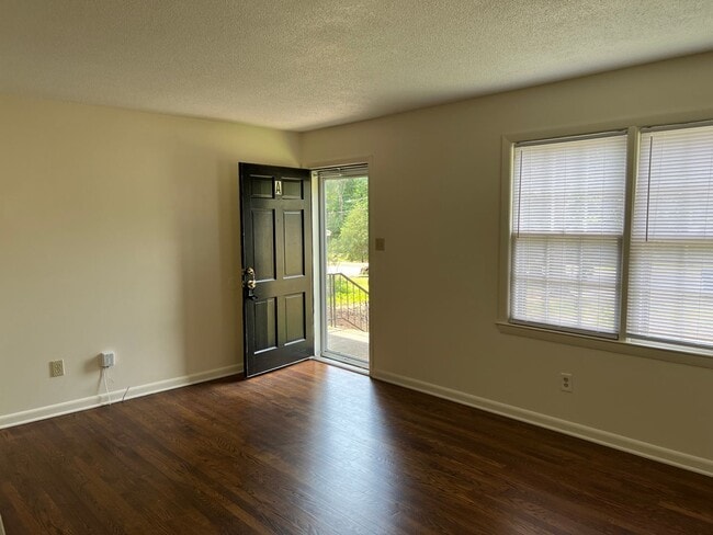 Building Photo - 717 A Grove Avenue, Raleigh- Bev Roberts R...