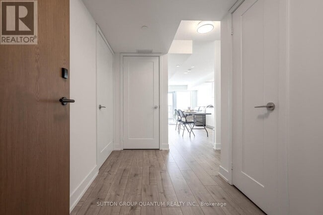 Building Photo - 10 Eva Rd