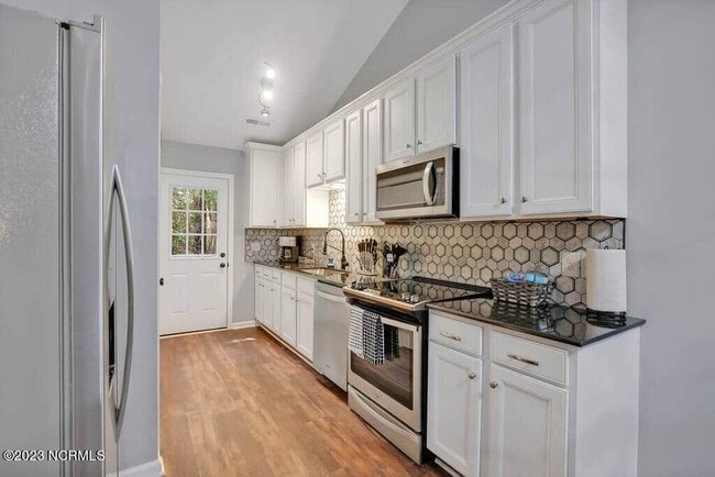 Building Photo - 5202 Fox Ct