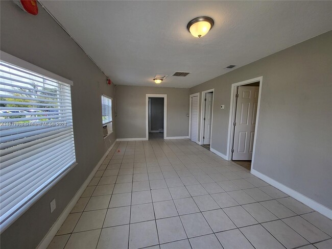 Foto del edificio - 4419 NW 17th Ave