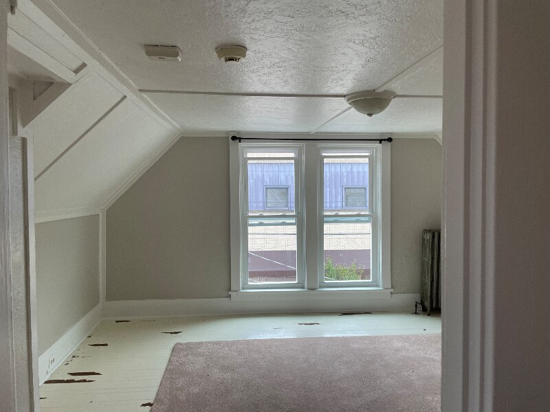 225 S Maple Ave, Greensburg, PA 15601 Room for Rent in Greensburg, PA