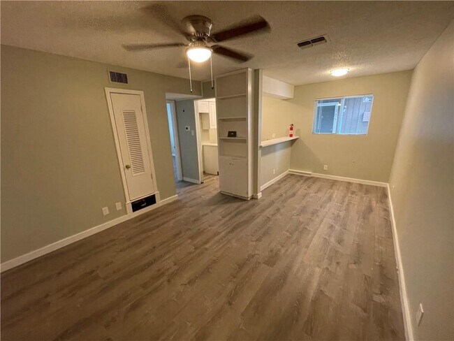 Building Photo - 104 E 32nd St