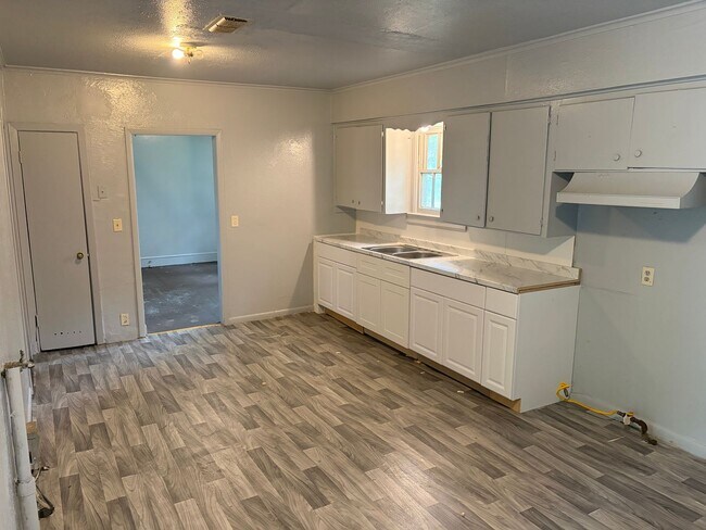 Building Photo - 3120 Desoto St