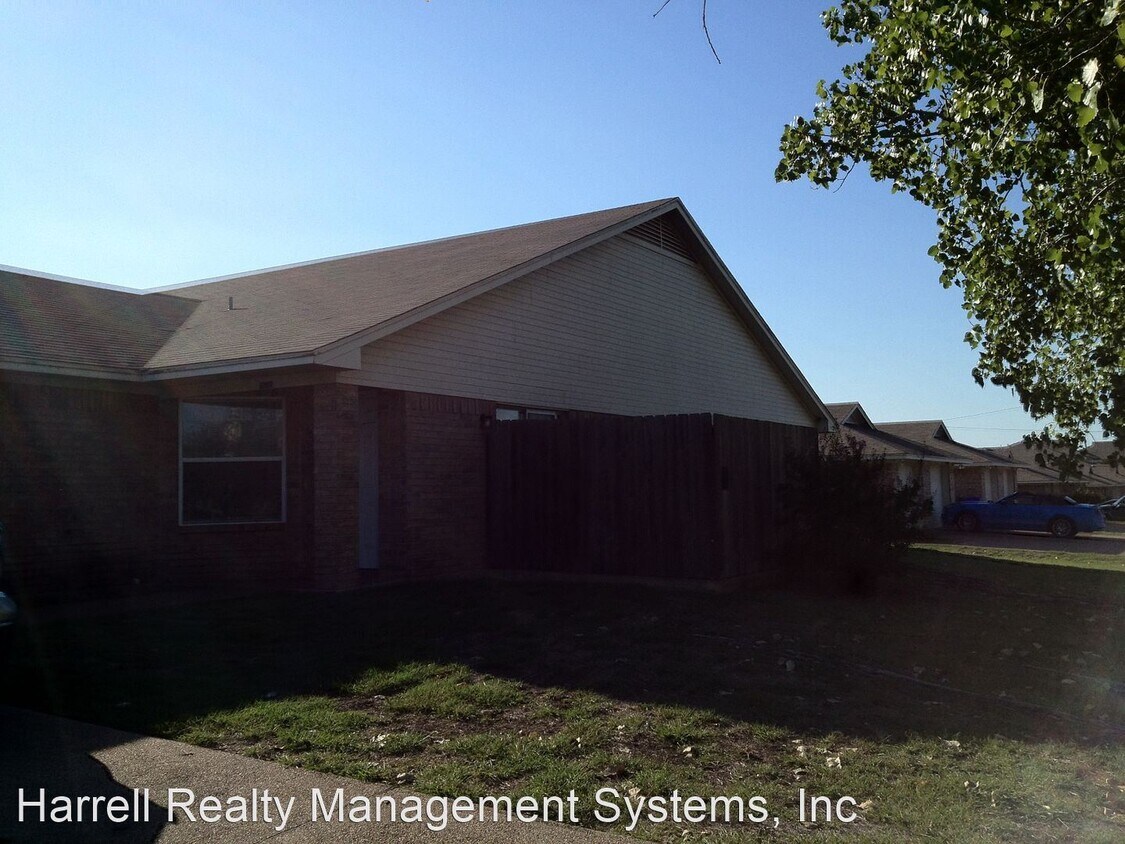 Primary Photo - 2 br, 2 bath House - 1617 Breezy