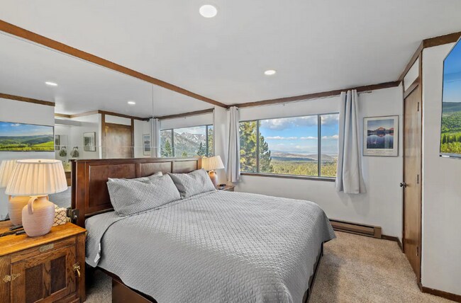 Building Photo - Mountain Paradise: Spectacular Views and S...
