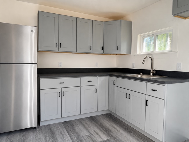 Building Photo - Beautifully Renovated 2 bedroom Tiny Home - End-of-Row Unit w/ Laundry!