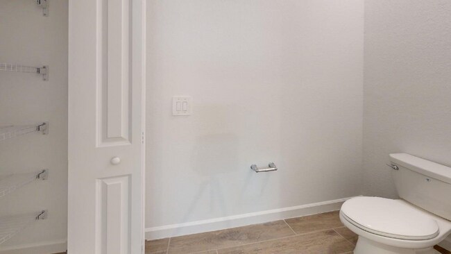 Foto del edificio - 7949 Lakes Edge Ln