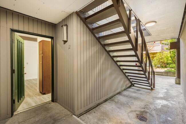Foto del edificio - 922 100th Ave NE