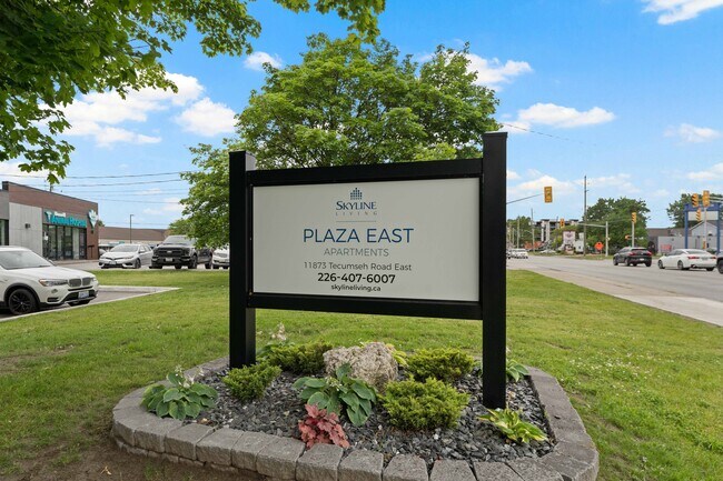 Photo du bâtiment - Plaza East Apartments