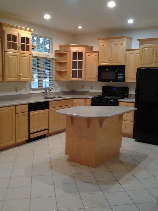 Building Photo - 2767 West Blvd