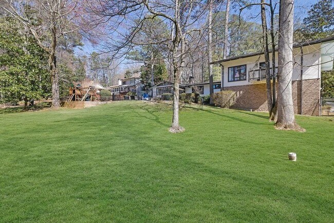 Building Photo - 505 River Valley Rd NW