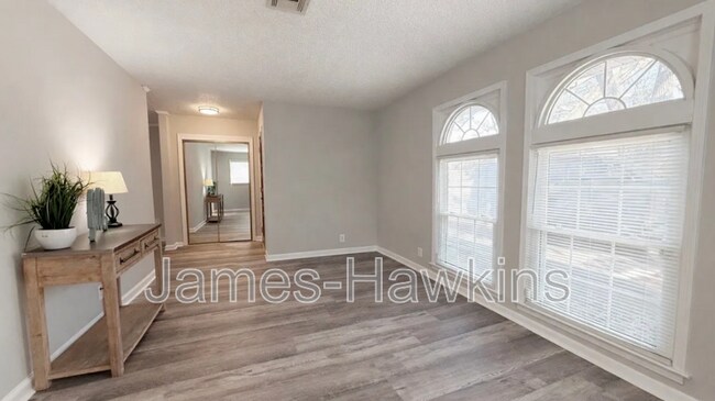 Foto del edificio - 341 N Burbank Dr