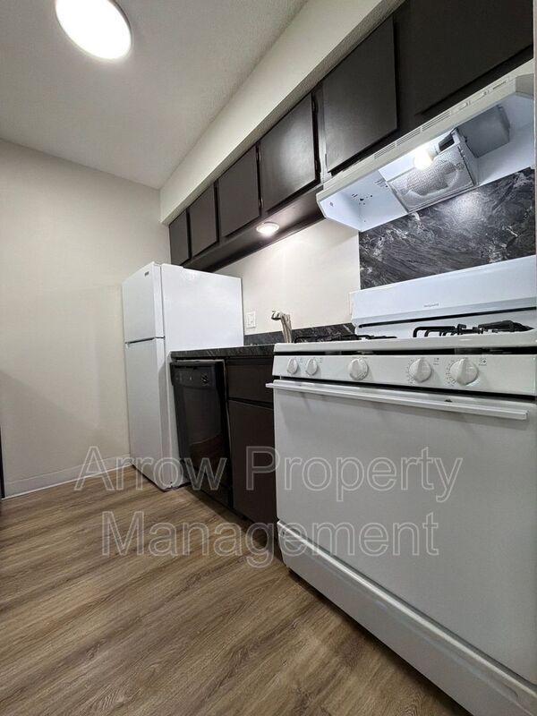 Building Photo - 649 S 18th St