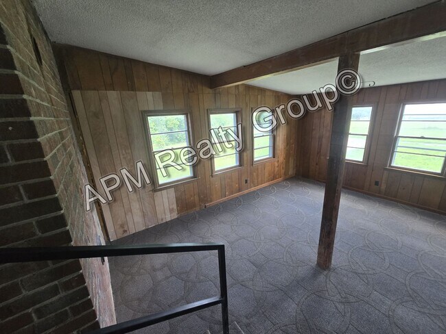 Foto del edificio - Spacious three bedroom West Columbia home