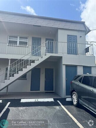 Building Photo - 1581 NE 34th Ct