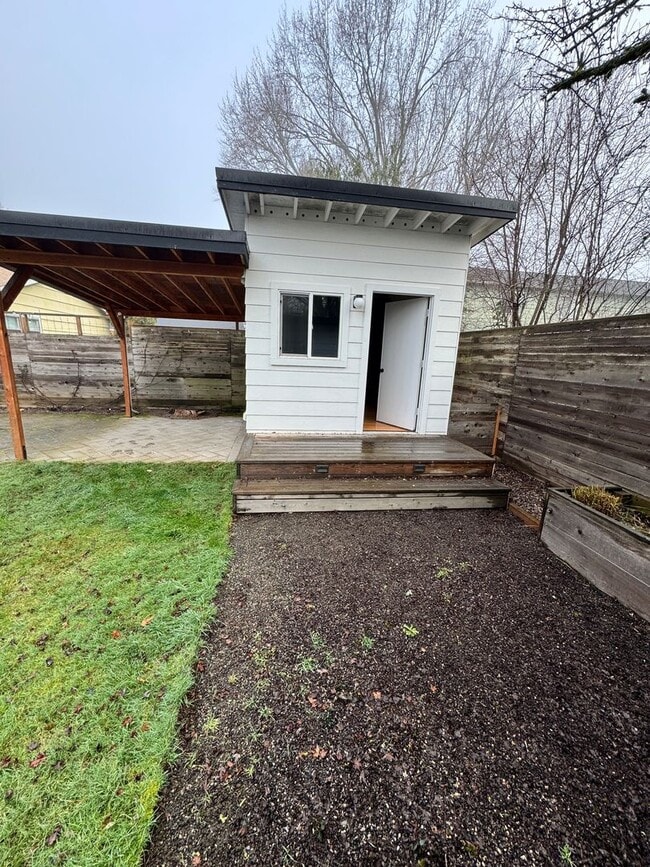 Building Photo - Beautifully remodeled 4 bedroom with ADU! PVT backyard, garage pets ok!