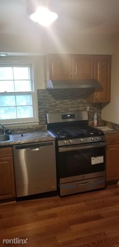 Building Photo - 4 br, 2 bath House - 775 University Drive