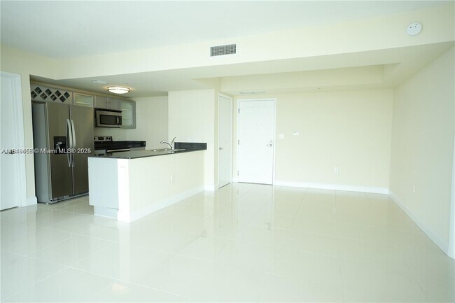 Foto del edificio - 1861 NW S River Dr