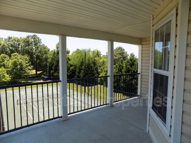 Foto del edificio - 801 Brassie Ln