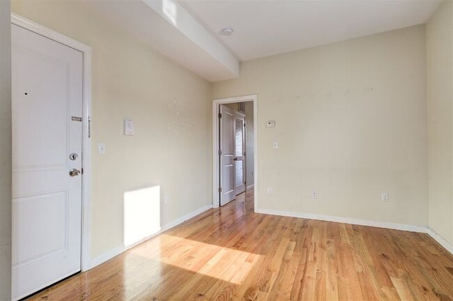 Building Photo - 257 Grove St