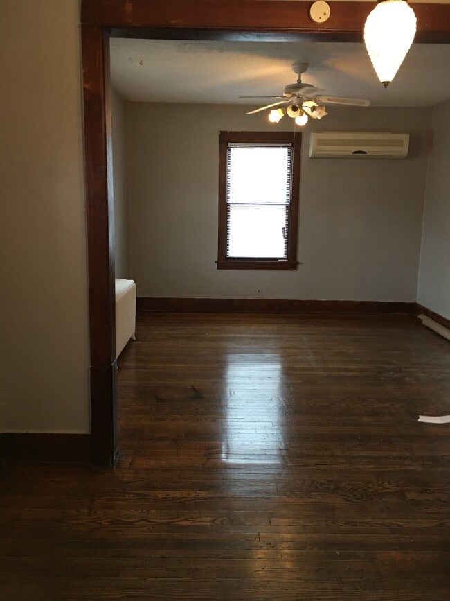 Building Photo - 122 N 35th St