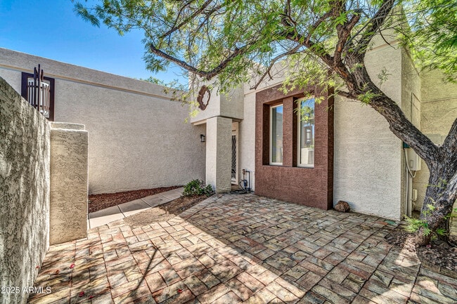 Building Photo - 6615 E Phelps Rd