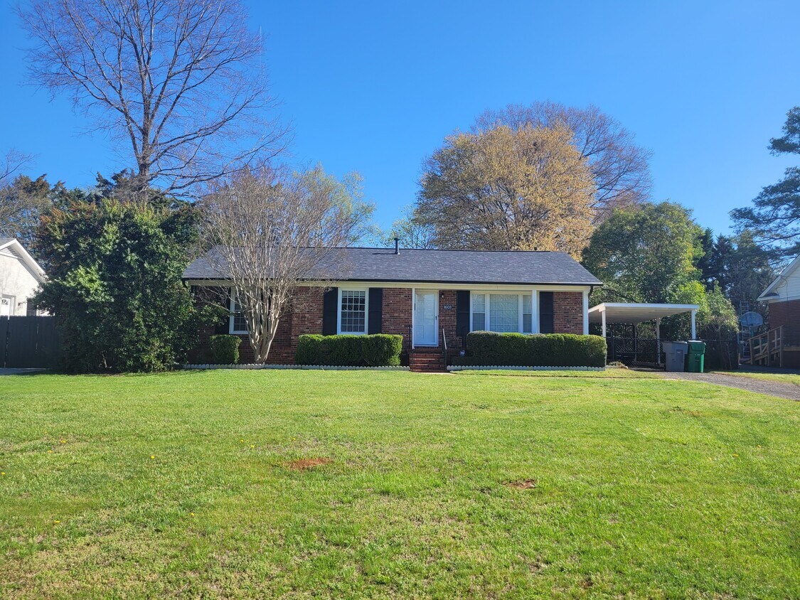 Primary Photo - 1601 Emerywood Dr
