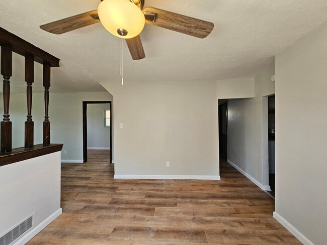 Building Photo - Newly updated 3 bedroom, 1 bath apartment ...