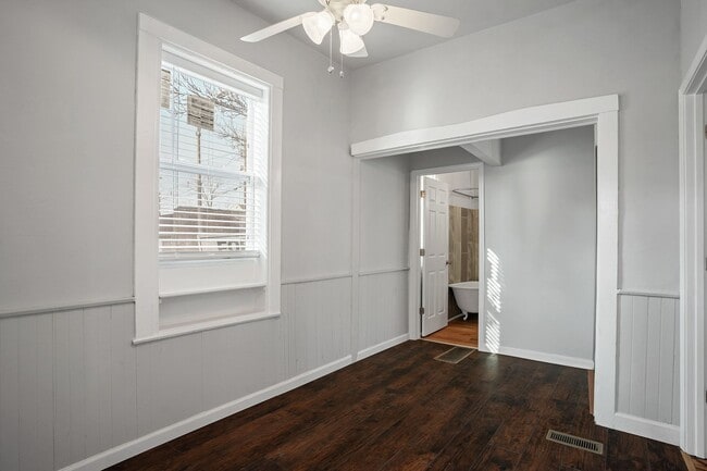 Building Photo - 511 Schirmer St