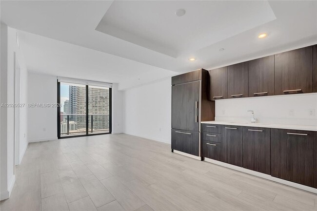 Foto del edificio - 45 SW 9th St