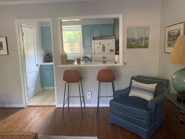 Building Photo - Charming 1BR/1BA Now Available in SouthPark Area!