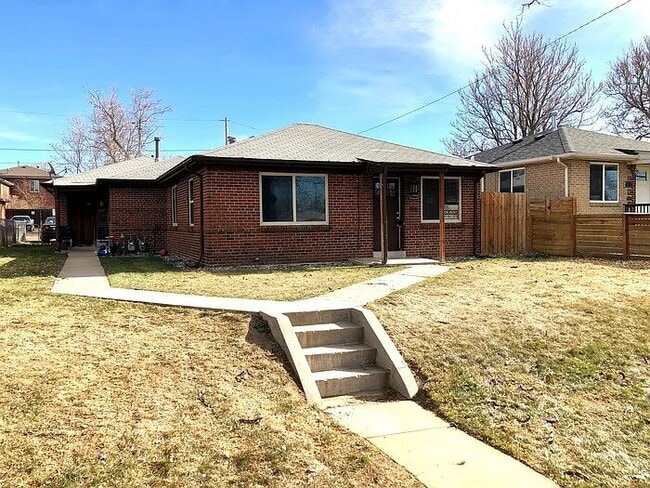 Photo - City Park Gem! Pet Friendly 2-bed 1-bath duplex with parking included! Apartment