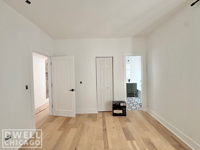 Foto del edificio - 725 W Waveland Ave