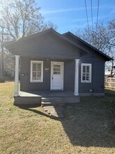 Building Photo - 312 Sophie St