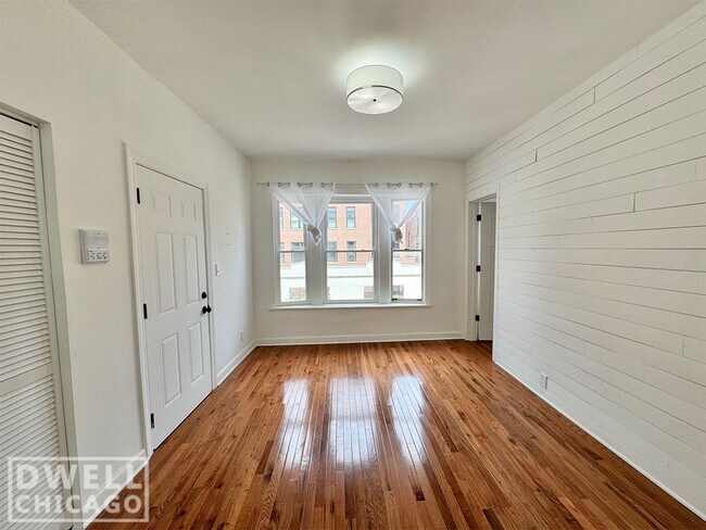 Foto del edificio - 952 N Winchester Ave